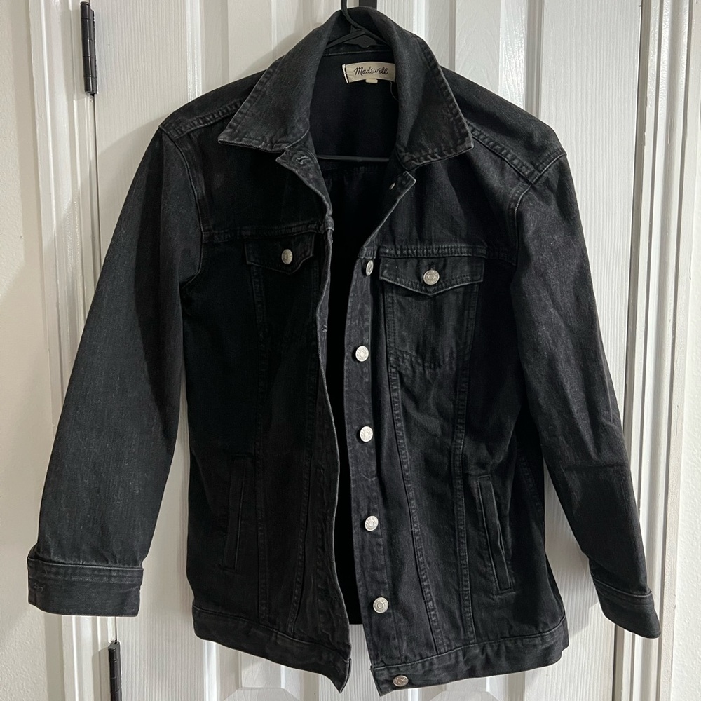 Madewell Black Lightweight Jacket with Classic Collar and Standard Fit